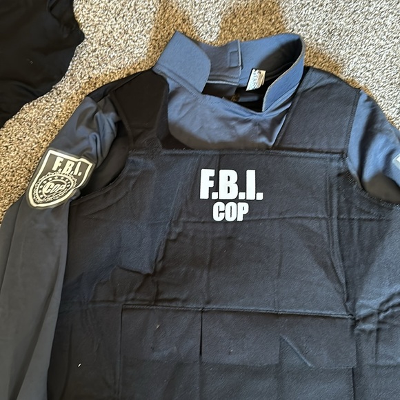 FBI costume - Picture 2 of 2